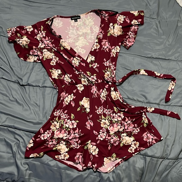 FLOWERY ROMPER - Picture 1 of 4